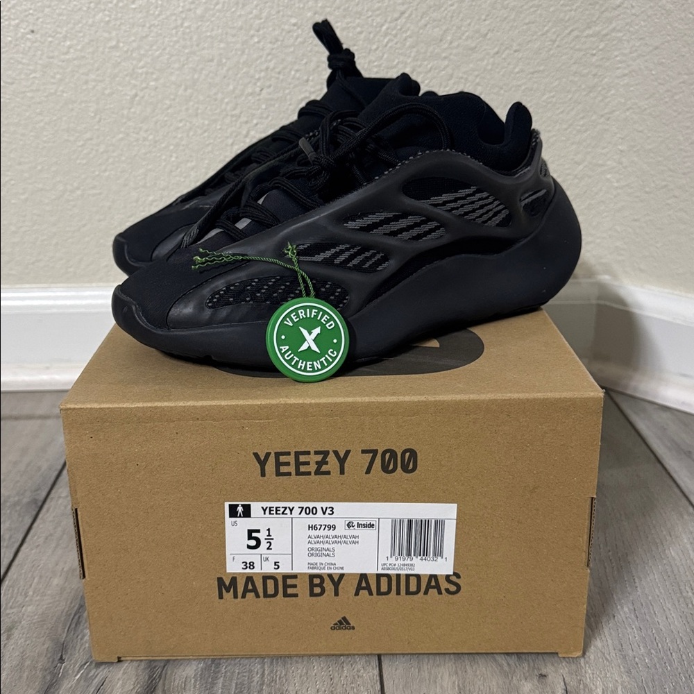 Yeezy 700 V3: Alvah